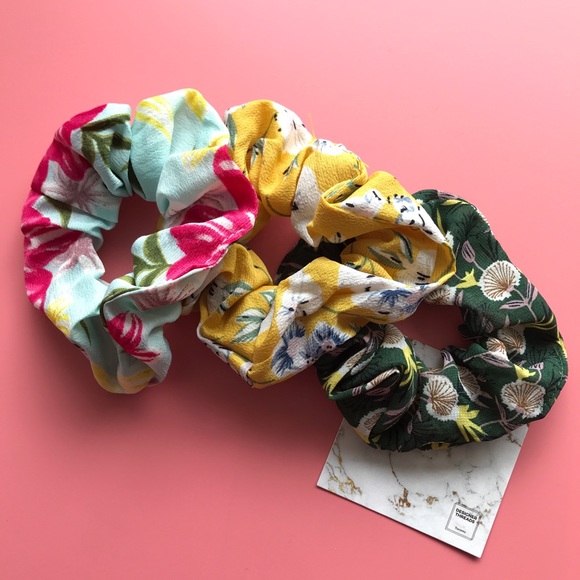Floral Scrunchie - Night out at Leblon - Picture 6 of 9